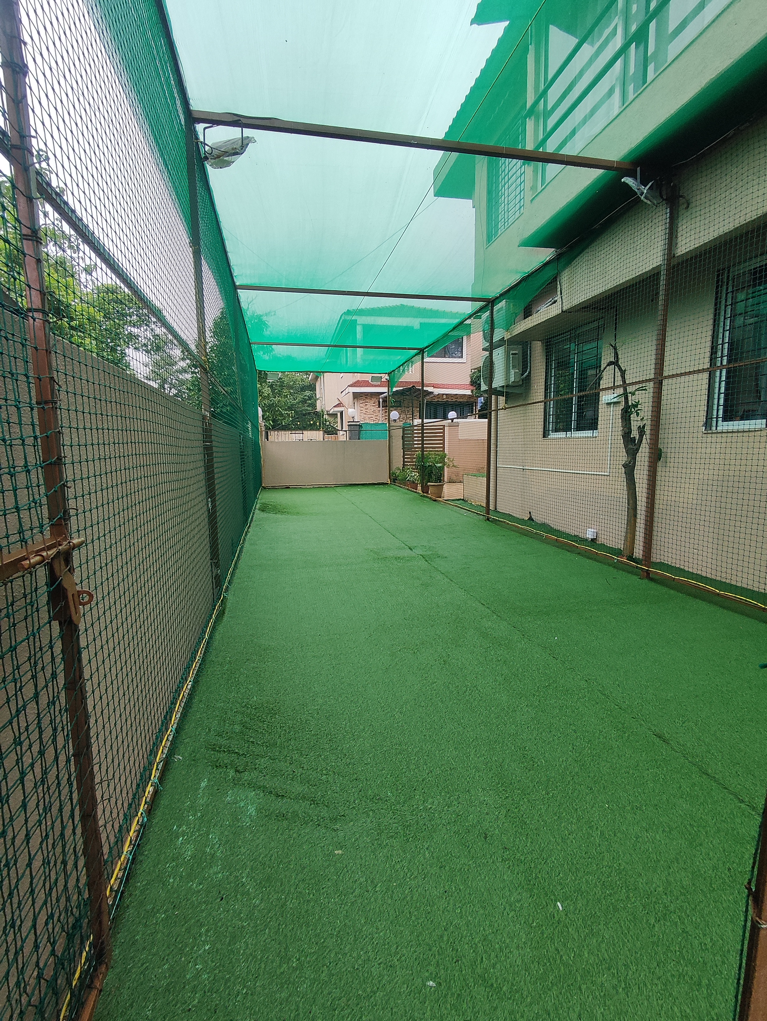 Side view of Sukoon